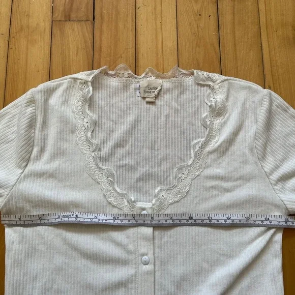 Dainty Caution to the Wind White Lace Trim Ribbed Button Up Short Sleeve Top M - Picture 6 of 6